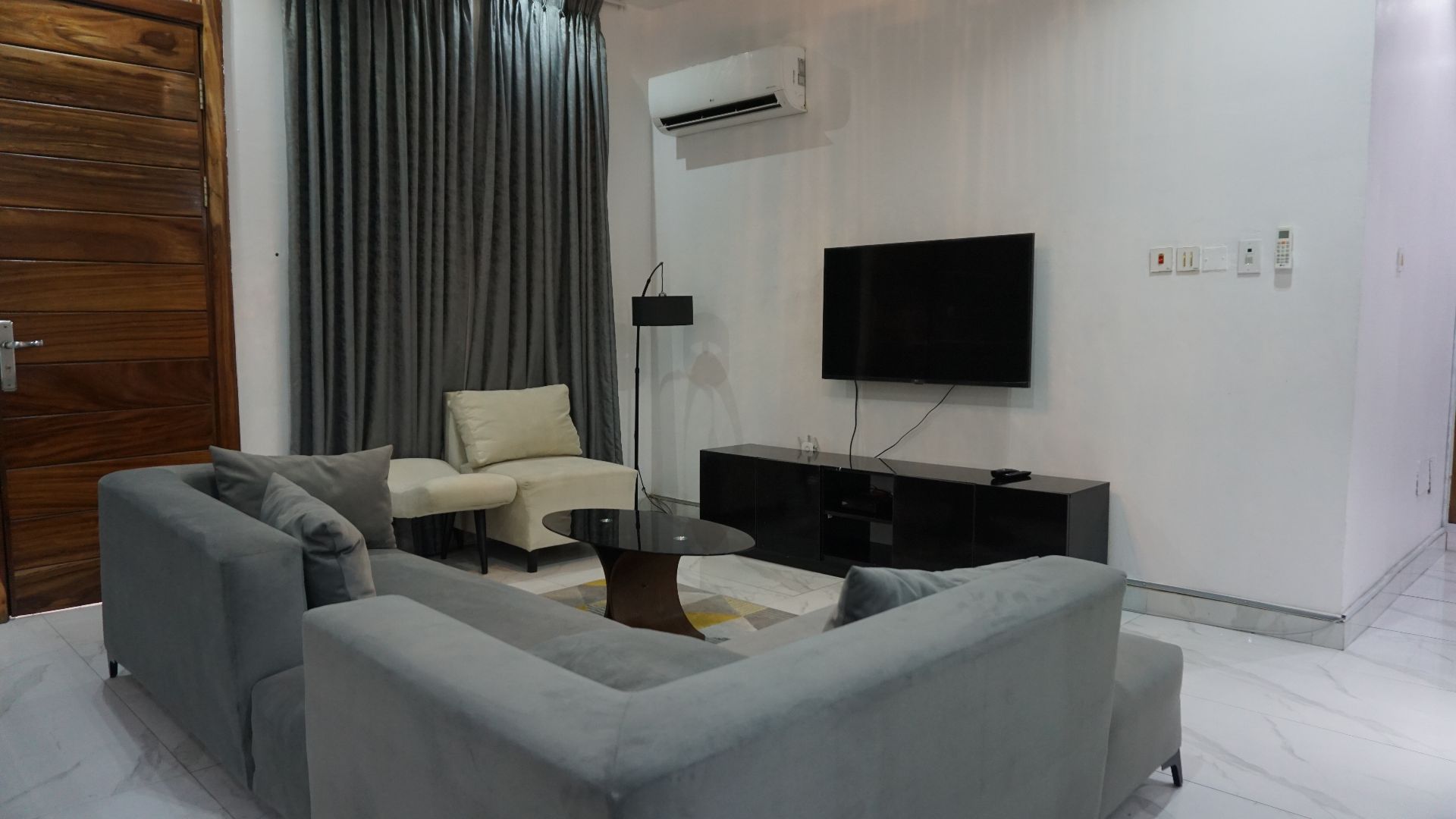 6 Bedroom Shortlet in Lekki Phase 1