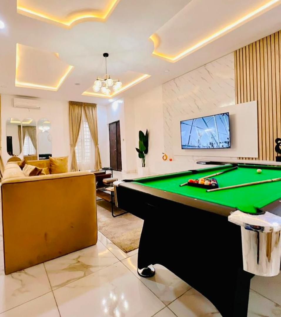 5 Bedroom Shortlet in Lekki