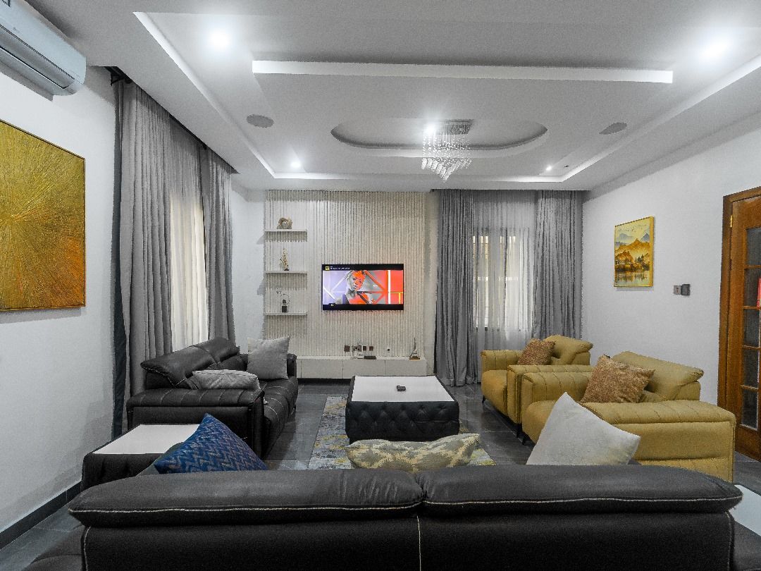 5 Bedroom Shortlet in Lekki Phase 1
