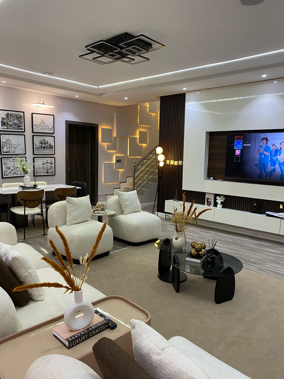 5 Bedroom Shortlet in Okota