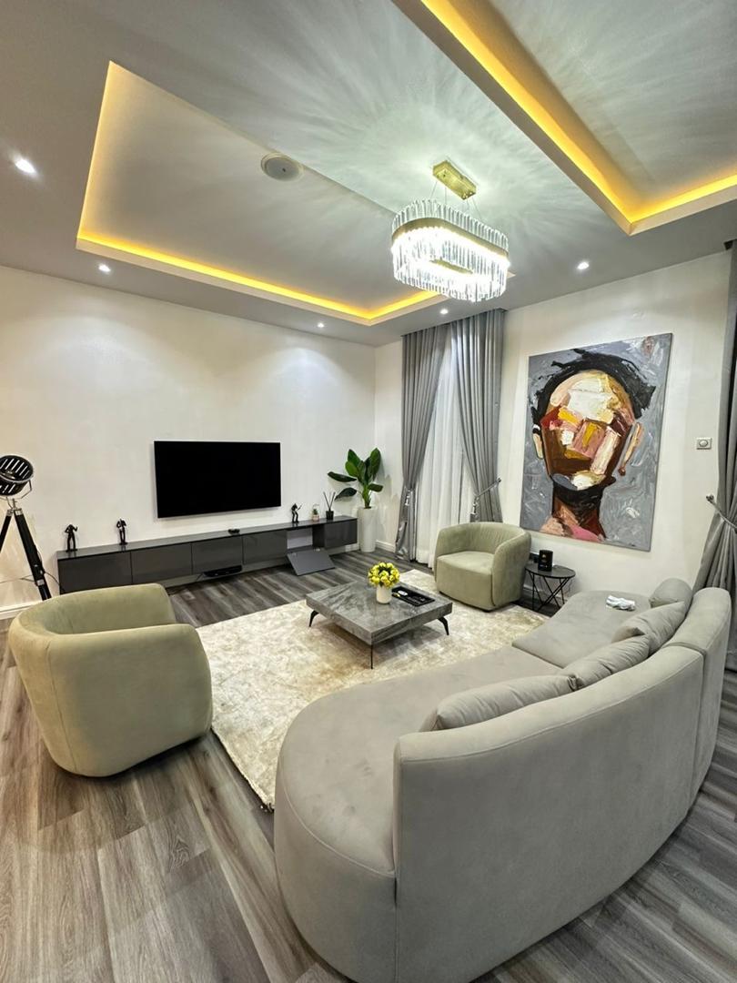 5 Bedroom Shortlet in Lekki