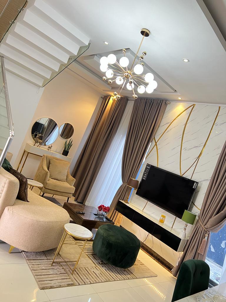 4 Bedroom Shortlet in Lekki Phase 1