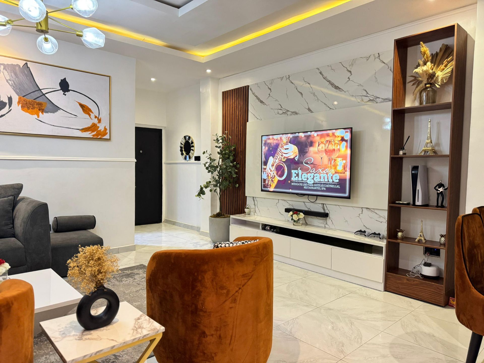 2 Bedroom Shortlet in Lekki Phase 1