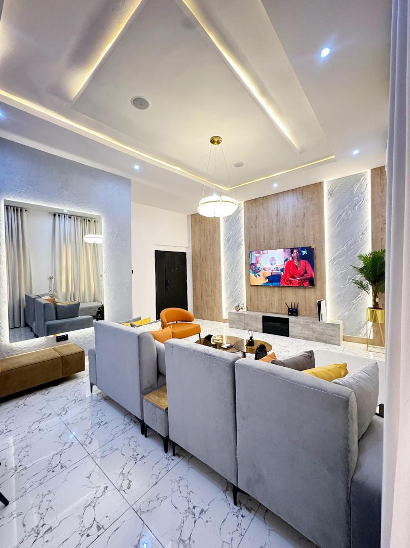 2 Bedroom Shortlet in Lekki Phase 1
