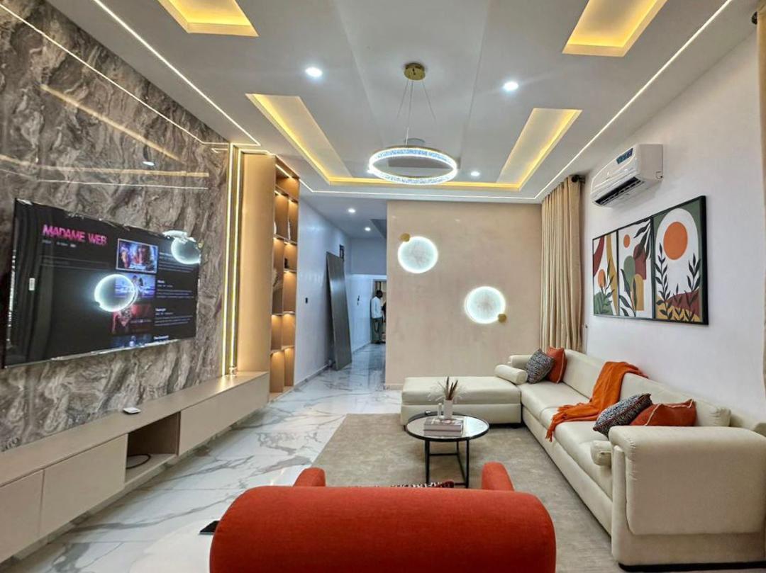 3 Bedroom Shortlet in Lekki Phase 1